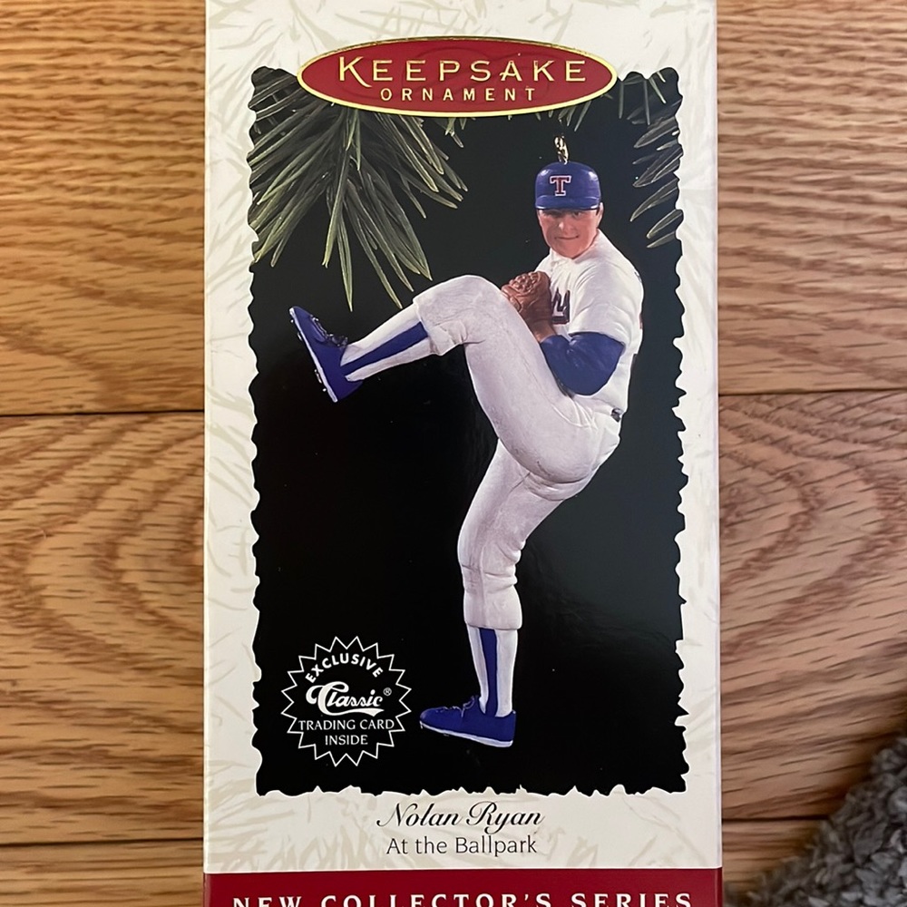 Hallmark Keepsake ornament Nolan Ryan 1996 EUC with trading card
